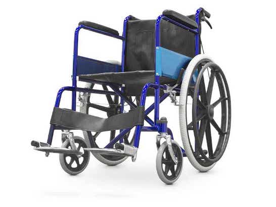 Carrozzina pieghevole in acciaio con freni ausilio per disabili