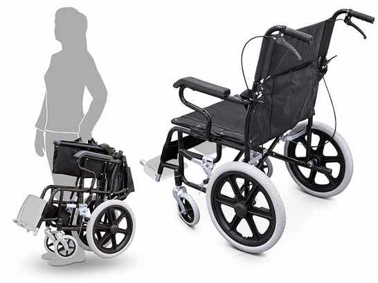 Sedia a rotelle pieghevole con braccioli fissi