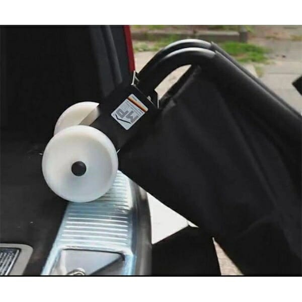 Carica carrozzine in auto