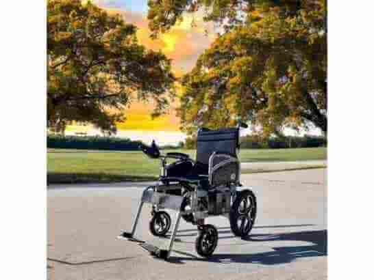 Carrozzina elettrica pieghevole Libercar Elba ausilio per disabili