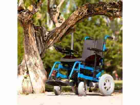 Carrozzina elettrica pieghevole Libercar Emblema ausilio per disabili