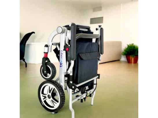 Carrozzina elettrica pieghevole Libercar Gala ausilio per disabili