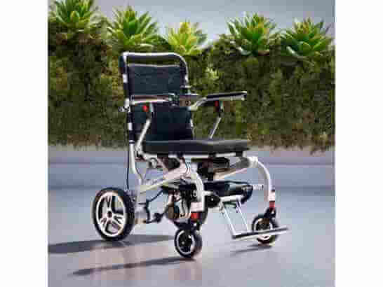 Carrozzina elettrica pieghevole Libercar Gala ausilio per disabili