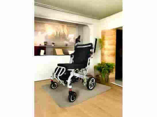 Carrozzina elettrica pieghevole Libercar Gala ausilio per disabili