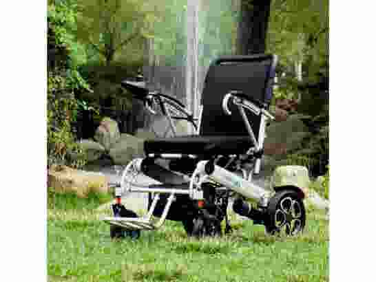 Carrozzina elettrica pieghevole Libercar Siena ausilio per disabili