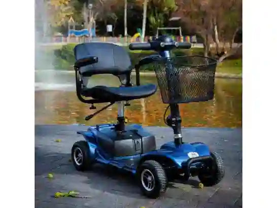 Scooter elettrico a 4 ruote Libercar Lithium per persone con disabilità e mobilità ridotta