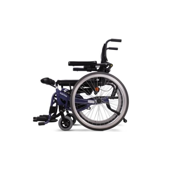 Carrozzina KARMA SME Allmobility in configurazione seduta