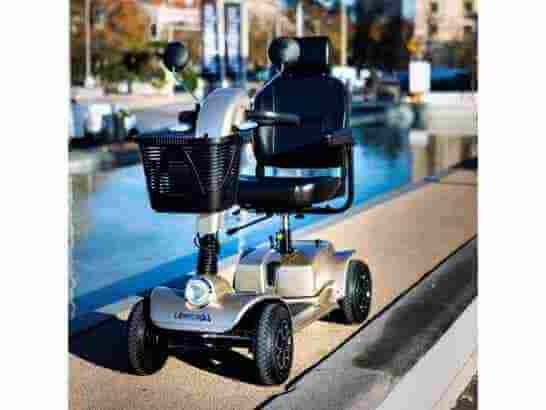 Scooter elettrico Libercar Cruiser per persone con disabilità e mobilità ridotta ausilio per disabili