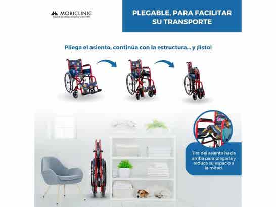 Sedia a rotelle per bambini colorata, pieghevole e facile da trasportare, mostrata in diverse fasi di piegatura.