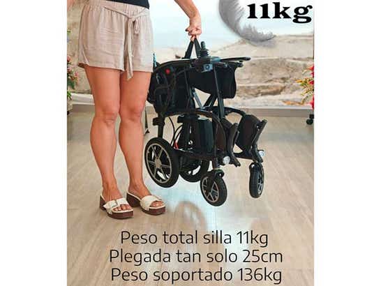 Sedia a rotelle elettrica pieghevole in fibra di carbonio Libercar Nova ausilio per disabili