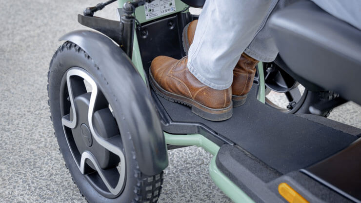 Sterling S800 by Scoozy – ampio spazio per gambe e piedi
