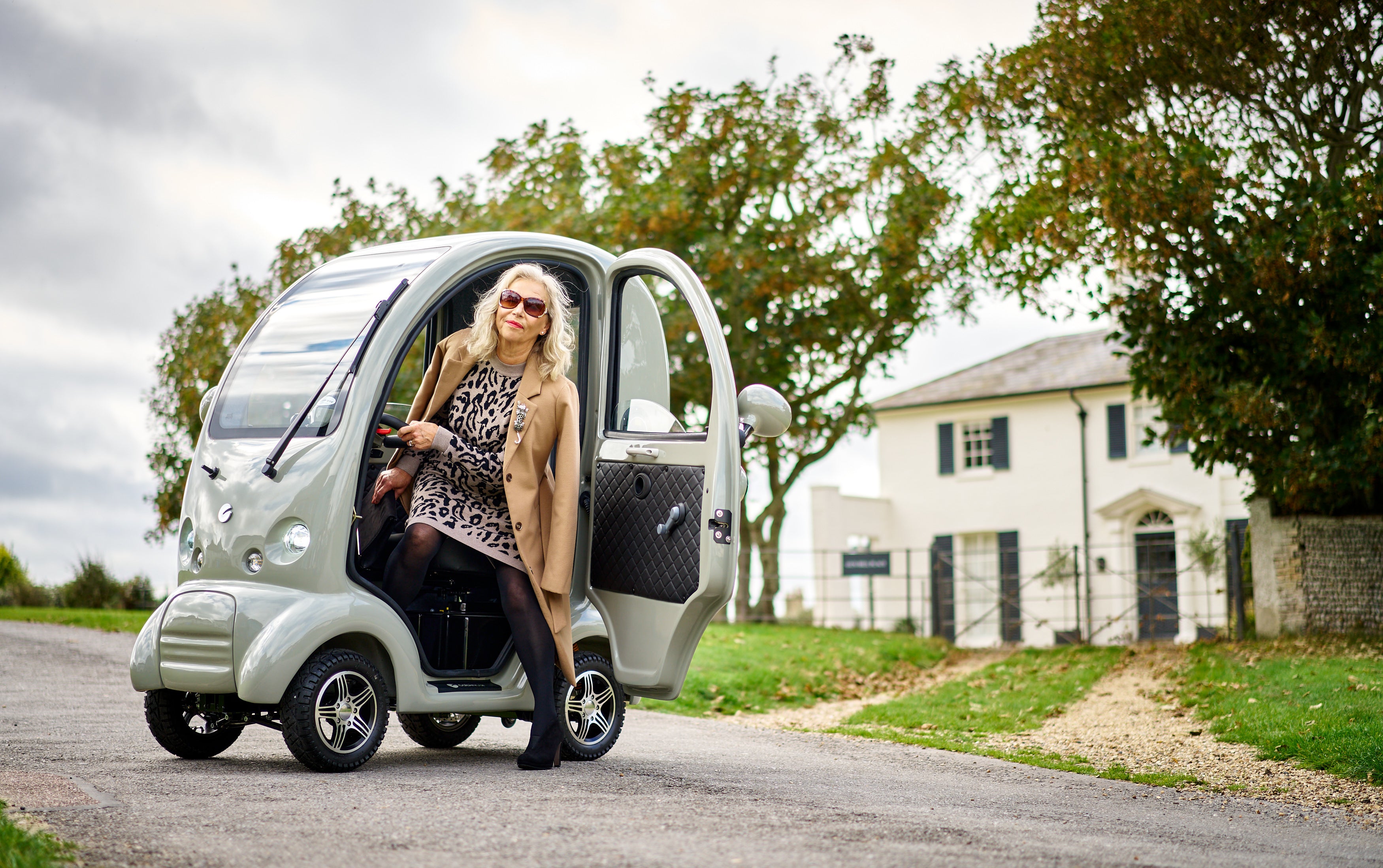 Scooterpac Cabin Car Mk2 Plus - Vista frontale lifestyle