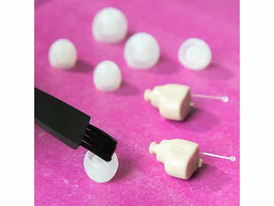 Amplificatore Intraauricolare per l'Udito Hearzy InnovaGoods Set 2 Pezzi ausilio per disabili