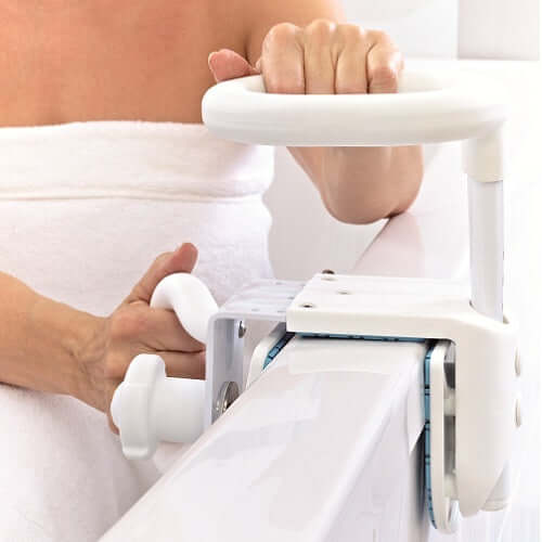 Assistente per l'uso della vasca Allmobility BA HUGOHELPER ausilio per disabili