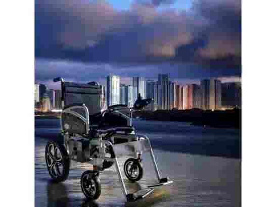 Carrozzina elettrica pieghevole Libercar Elba ausilio per disabili