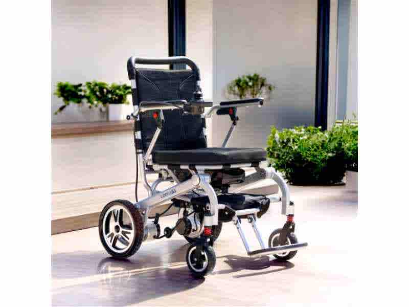 Carrozzina elettrica pieghevole Libercar Gala ausilio per disabili