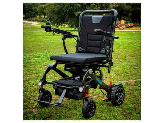 Sedia a rotelle elettrica pieghevole in fibra di carbonio Libercar Alma ausilio per disabili