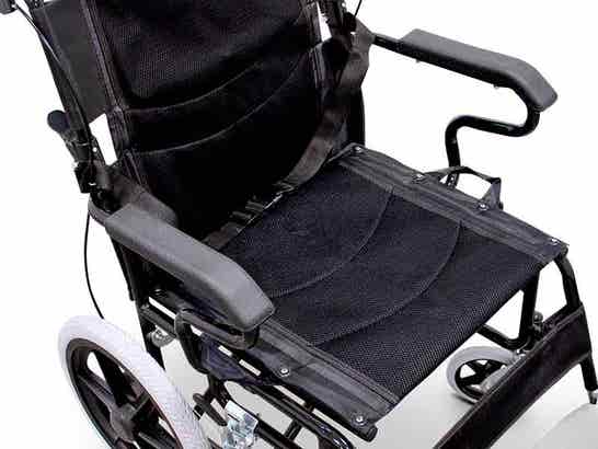 Sedia a rotelle pieghevole con braccioli fissi ausilio per disabili